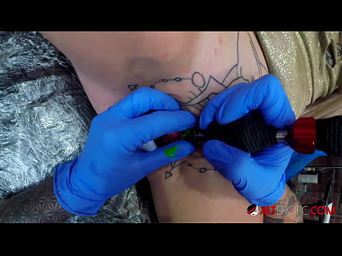 ❤️ Extremamente tatuada, a brasa Sully Savage fez uma tatuagem em seu clítoris ☑ Porno em pt-br.moresexmovies.ru ❤
